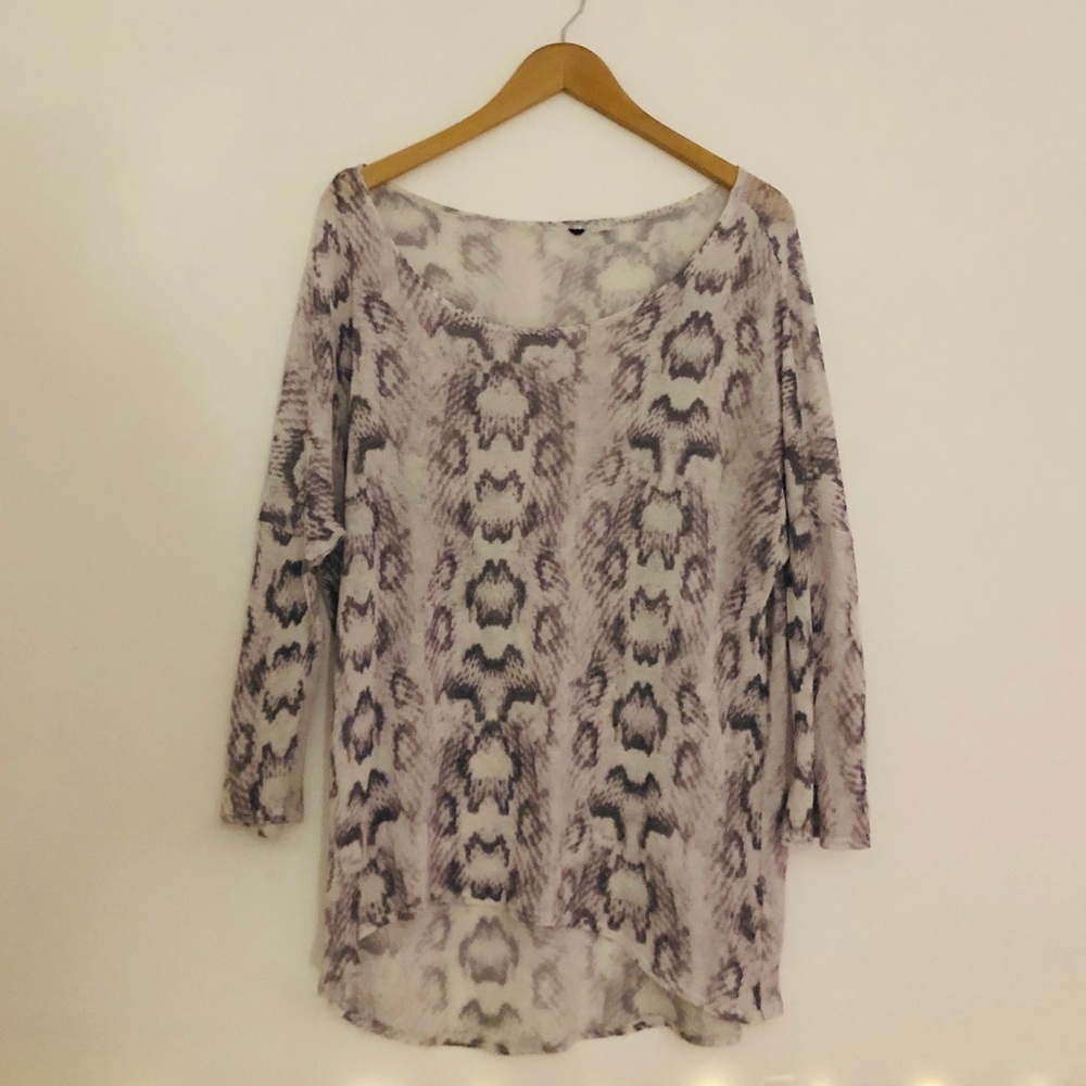 Three-Quarter Sleeve Mesh Snake Print Top